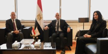 وزير الاستثمار  يلتقى رئيس اتحاد الصناعات المصرية لبحث سبل دعم القطاع الصناعي وتعزيز تنافسية الاقتصاد المصري