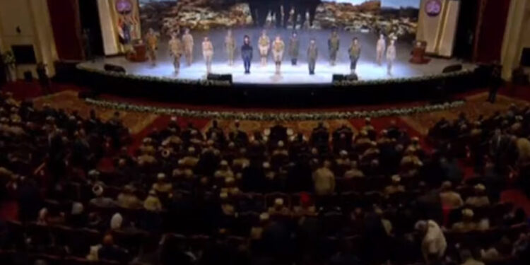 الرئيس السيسي يشاهد فيلما تسجيليا عن تضحيات الشهداء بعنوان حتى لا ننسى