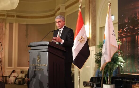 وزير السياحة والآثار يُشارك في السحور السنوي للاتحاد المصري للغرف السياحية