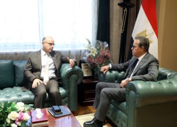 وزيرا الصحة والاستثمار يبحثان تعزيز الشراكة مع القطاع الخاص لتطوير وتوسيع منظومة التأمين الصحي الشامل