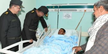 وزير الدفاع يزور عدد من المصابين بمجمع الجلاء الطبى للقوات المسلحة