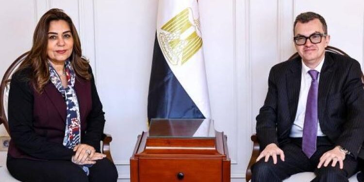 وزير التخطيط يبحث مع وزيرة التنمية المحلية والبيئة ملامح الخطة الاستثمارية للعام المالي 2026/2027