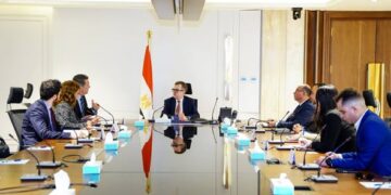 وزير التخطيط يبحث مع البنك الأوروبي لإعادة الإعمار والتنمية دعم استقرار الاقتصاد المصري في ظل التحديات العالمية