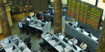 البورصة المصرية ترتفع بمستهل التعاملات ورأس المال يربح 30 مليار جنيه خلال 15 دقيقة