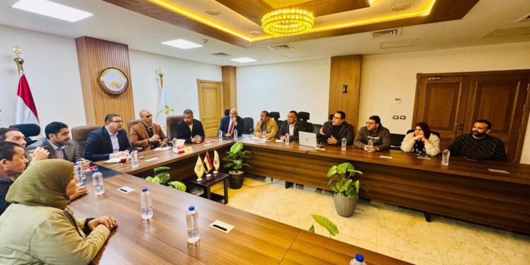 وزيرة الإسكان تتابع مستجدات توفيق الأوضاع بالأراضي المضافة لمدينتي “العبور الجديدة والشروق”