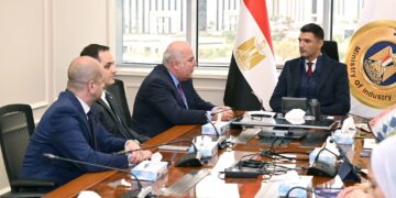 وزير الصناعة يبحث مع شركة بولاريس للتطوير الصناعي خطط التوسع بالمناطق الصناعية