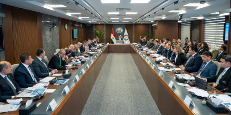 وزير البترول والثروة المعدنية يترأس  الجمعية العامة للشركة المصرية القابضة للغازات الطبيعية
