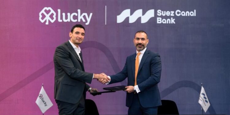 بنك قناة السويس يوقع شراكة استراتيجية مع “لاكي” لتعزيز الخدمات المالية الرقمية
