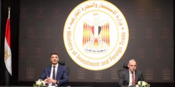 وزير الصناعة يبحث مع وزيري الاستثمار والمالية محاور البرنامج الوطني لتنمية صناعة السيارات