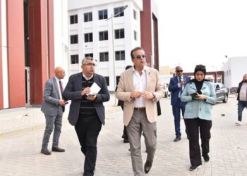 وزير الصحة يجري جولة ميدانية مفاجئة بمدينة بدر