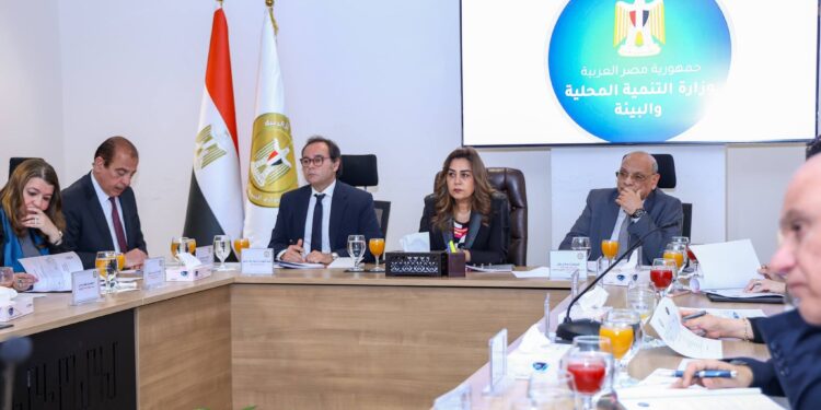 وزيرة التنمية المحلية والبيئة تترأس الاجتماع ( 72) لمجلس إدارة جهاز شئون البيئة