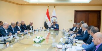 وزير التربية والتعليم يبحث مع رئيس هيئة الرقابة المالية آليات إدراج “الثقافة المالية” بالمناهج الدراسية