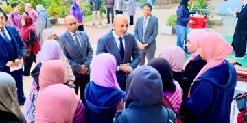 وزير التربية والتعليم يجري جولة تفقدية مفاجئة بعدد من مدارس محافظة الشرقية