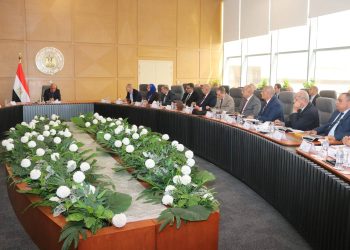 وزير الكهرباء يتابع خطة ترشيد الاستهلاك وضمان استقرار التيار الكهربائي