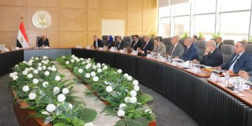 وزير الكهرباء يتابع خطة ترشيد الاستهلاك وضمان استقرار التيار الكهربائي