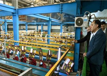 رئيس الوزراء يتفقد محطة الصواف لتعبئة الموالح والحاصلات الزراعية