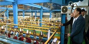 رئيس الوزراء يتفقد محطة الصواف لتعبئة الموالح والحاصلات الزراعية