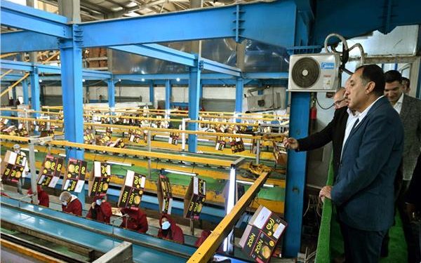 رئيس الوزراء يتفقد محطة الصواف لتعبئة الموالح والحاصلات الزراعية