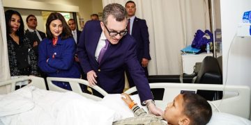 وزير التخطيط والتنمية الاقتصادية يقوم بزيارة تفقدية إلى مستشفى أهل مصر لعلاج الحروق