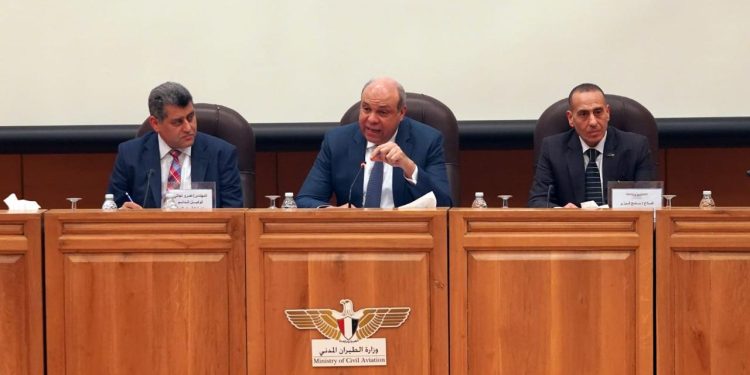 وزير الطيران المدني يستقبل عددًا من أعضاء مجلس النواب