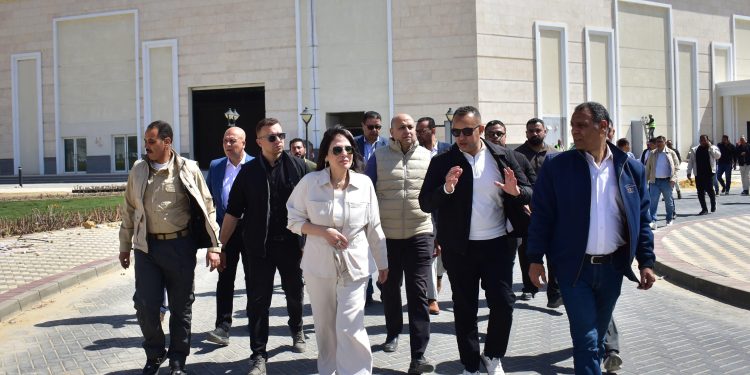 في ختام جولتها اليوم: وزيرة الإسكان تتفقد الحي اللاتيني ومركز المؤتمرات والمعارض بمدينة العلمين الجديدة