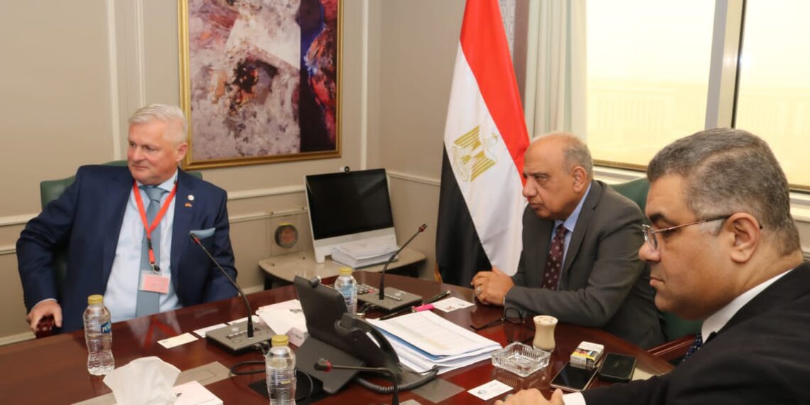 وزير الكهرباء يبحث مع “باوكو” الألمانية توطين صناعة مواسير وأنابيب الضغط