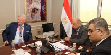 وزير الكهرباء يبحث مع “باوكو” الألمانية توطين صناعة مواسير وأنابيب الضغط