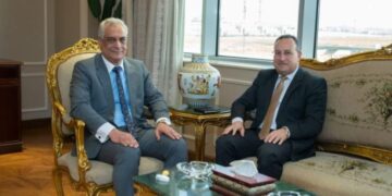 وزيرا “الإنتاج الحربي” و”التعليم العالي” يبحثان أوجه التعاون المشترك في مجالات البحث العلمي والتدريب