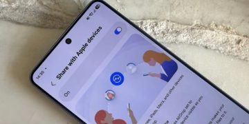 أندرويد يقترب من آبل.. دعم AirDrop يصل لهواتف جالاكسي الأقدم بشرط