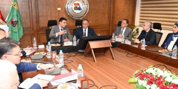 وزارة الصناعة تبحث حوكمة طرح الأراضي الصناعية وتيسير الإجراءات على المستثمرين