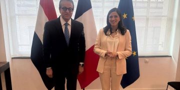 وزير الصحة يلتقي وزيرة الدولة الفرنسية لبحث تعزيز الشراكات في «الصحة الواحدة»