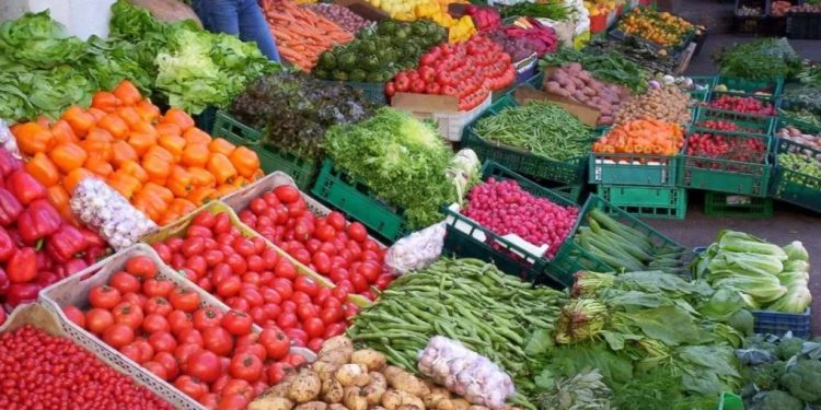 سعر الخضار والفاكهة اليوم الخميس في الأسواق