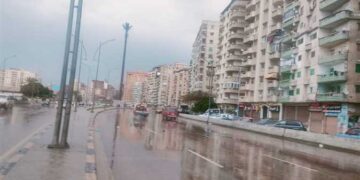 أمطار على مناطق متفرقة بالقاهرة الآن وغطاء سحابى يحجب أشعة الشمس
