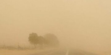 تحذيرات من الهيئة العامة للأرصاد الجوية: شبورة كثيفة ورياح محملة بالأتربة وأمطار متفرقة