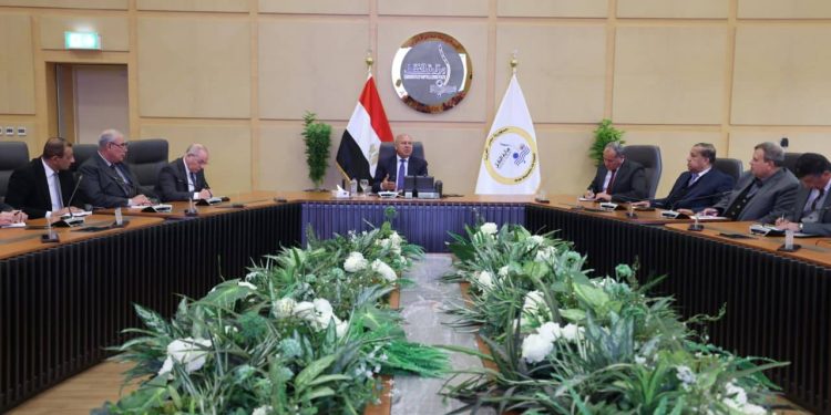 وزير النقل يطلق خطة لتعظيم الإيرادات وتقليل النفقات مع الحفاظ على جودة الخدمات