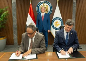 وزير البترول يشهد توقيع مذكرة نوايا مع “إيني” لتجديد الالتزام بمنطقة شمال بورسعيد