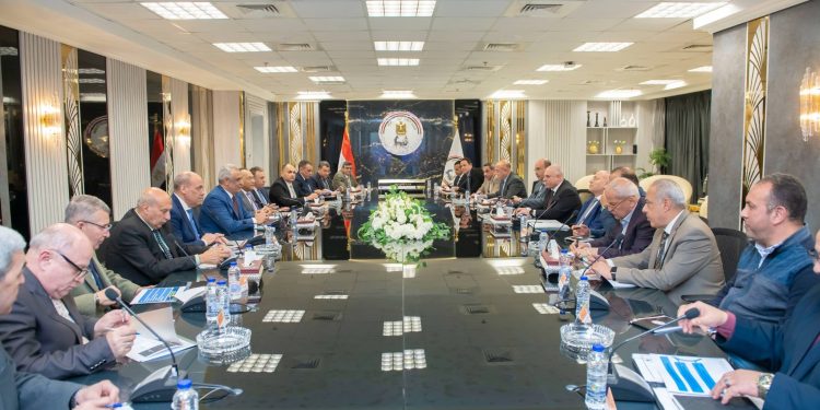 وزير الإنتاج الحربي: حريصون على المشاركة فى المشروعات التنموية