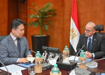وزير الاستثمار يبحث مع قيادات “سامسونج” و”إل جي” خطط التوسع الاستثماري وزيادة نسبة المكون المحلي