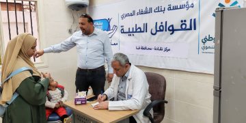 رئيس الوزراء يستعرض جهود اللجنة الطبية العليا والاستغاثات بمجلس الوزراء