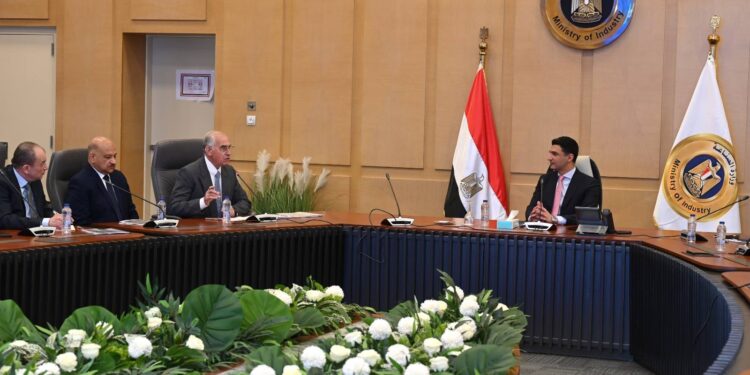 وزير الصناعة: الدولة تولي اهتماماً بالغاً بصناعة الرخام والجرانيت لزيادة صادراتها إلى مليار دولار