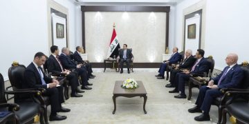 وزير الخارجية يلتقي مع رئيس وزراء جمهورية العراق الشقيقة