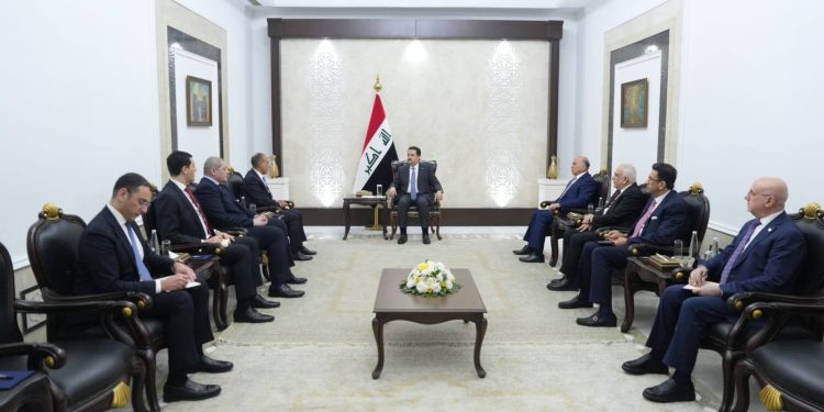 وزير الخارجية يلتقي مع رئيس وزراء جمهورية العراق الشقيقة