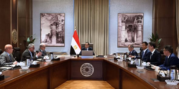 مدبولي يستعرض مشروع مصنع ألومنيوم صيني عملاق بالمنطقة الاقتصادية لقناة السويس