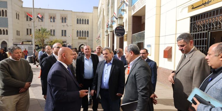 كامل الوزير يتفقد محطة رمسيس ويكرم 22 عاملاً لتفانيهم في السلامة وكفاءة التشغيل