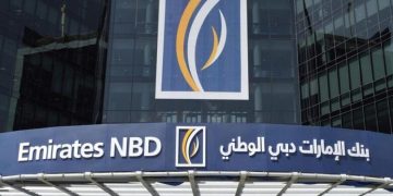 بنك الإمارات دبي الوطني يحتفل بـ ساعة الأرض ويعزز مبادرات الاستدامة