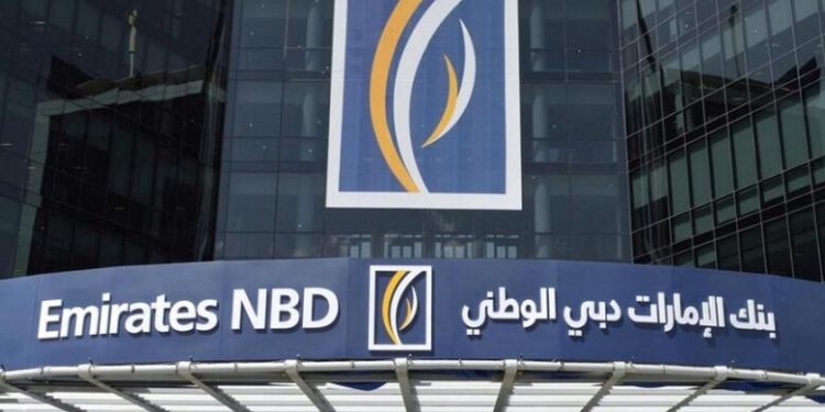 بنك الإمارات دبي الوطني يحتفل بـ ساعة الأرض ويعزز مبادرات الاستدامة