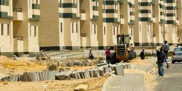 وزيرة الإسكان تتابع موقف تنفيذ وحدات «سكن لكل المصريين» بمدن 15 مايو والسادات وحدائق العاشر والعبور الجديدة