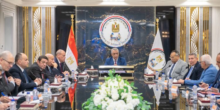 وزير الدولة للإنتاج الحربي: تعزيز دور المكاتب الإعلامية داخل الجهات التابعة للوزارة