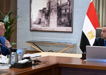 رئيس الوزراء يلتقي وزير البترول والثروة المعدنية لاستعراض عددٍ من ملفات عمل الوزارة