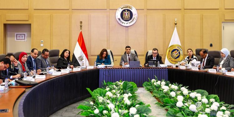 وزراء الصناعة والتنمية المحلية والبيئة والزراعة والتخطيط يبحثون خطة تنفيذ مشروع القرى المنتجة